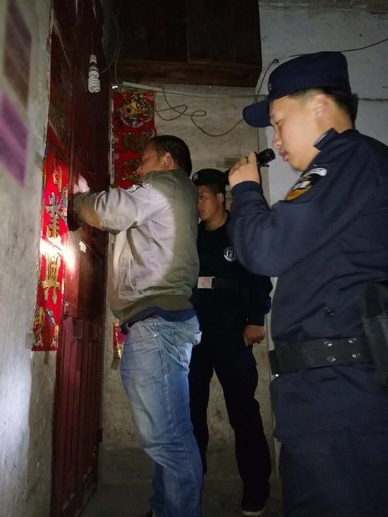 咸阳粗心妈妈误将幼女锁家中 